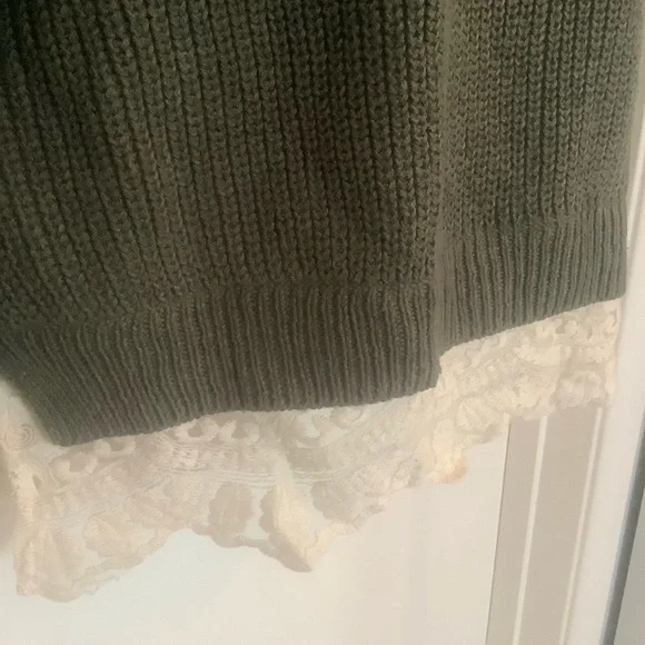 Urban Outfitters Pins & Needles Lace Crochet Trim Sweater Size Small - Picture 3 of 8